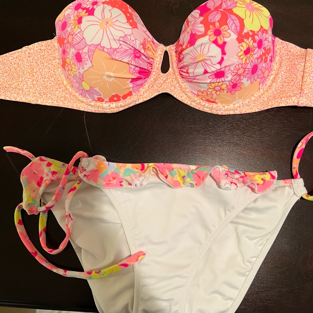 Victoria’s Secret Women’s Bikini: Top size 36C Bottom Size M
